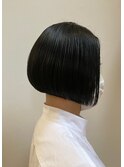 インナーカラーで抜け感の前下がりボブ