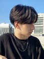 フィフス(fifth) ニュアンスパーマでつくるセンターパート[原宿/メンズカット]