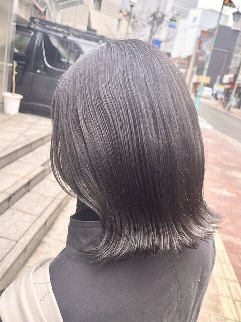 ヘアメイクオズ＆金あゆみ　カーキグレージュ