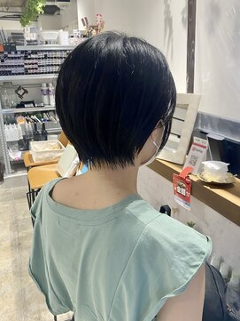 セラ バイ ユーレルム(SerA by U-REALM) まとまり黒髪ショート　担当　佃