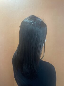 クネア(kunea) 切りっぱなしロング/暗髪/ダークアッシュ/寒色系カラー