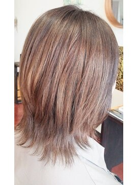 エヴァン(Evan) 毛先の広がりを抑えるくびれヘア