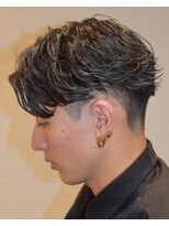 フリーク バーバーショップ 都島店(FREAK BARBER SHOP) 黒髪王道センターパートフェザーパーマ