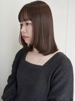 ローネス(LONESS) ふわっと動くミディアムレイヤーと透明感たっぷりくすみベージュ