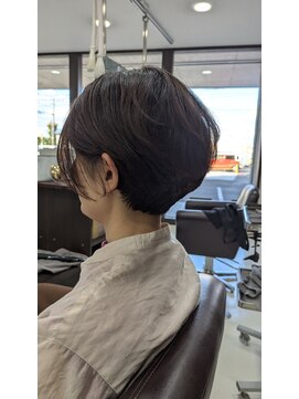 イエロー フォー ヘアー(Yellow for hair) ショートボブ