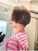 イメチェンバッサリ夏くびれヘア前上がりショートマッシュボブ