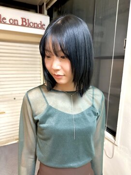 リンネ(Lin'ne) ネイビーブルー×くびれボブ