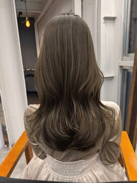 ヘーゼルベージュ　赤みを消したカラー　透明感カラー