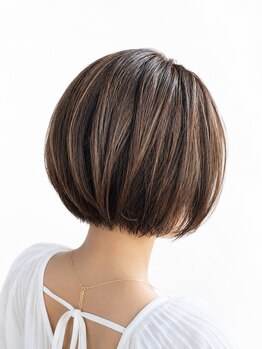 レヴル(REBEL)の写真/ツーンとした香りを抑え、傷みにくい【ハーブカラー】がおすすめ◎発色が鮮やかで艶感UPの美髪へ導く…♪