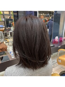 キサ ファータ 恵比寿(kisa fata) [オージュアサロン/恵比寿]小顔効果/軽めの外ハネミディアム