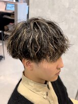 アビー(ABEY)&nbsp;緩め波巻きスパイラルパーマメッシュカラー刈り上げマッシュ