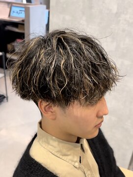 アビー(ABEY) 緩め波巻きスパイラルパーマメッシュカラー刈り上げマッシュ