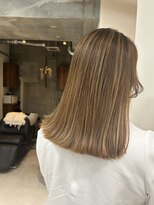 ソルドット バイ オハナ(sol.by ohana)&nbsp;30代40代５０代女性白髪ぼかしハイライトスタイル　ボブ