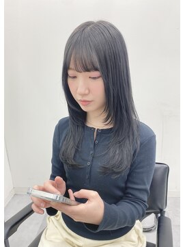 アンリ(Anli) 【tomomi*レイヤー グレー ブリーチカラー 顔まわりカット】