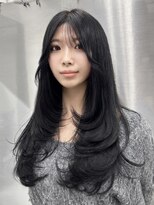 ロムーク 表参道(LOMKH)&nbsp;春の小顔ロングレイヤーカット顔周りシールエクステブルーカラー