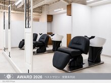 トレヘアー 京都 烏丸(tRe hair)の雰囲気（フルフラットのシャンプー台でゆっくりくつろぐことができます！）