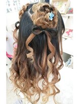 ヘアーメイク ティアラ(Hair make Tiara) お花リボンヘア☆+゜