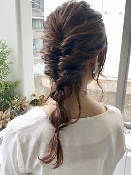 アクアオモテサンドウ(ACQUA omotesando) △ブリーチなしピンクブラウン暖色系カラー編み下ろしヘアセット