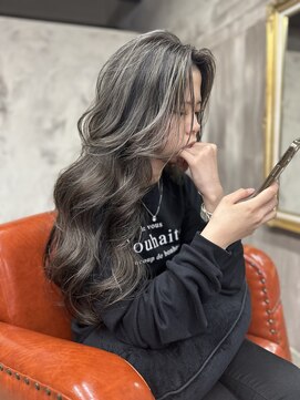 モニュメント(Monument) クールで綺麗めハイトーン女子