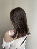 筋感のある細めハイライト外国人風オフィスで浮かないハイライト