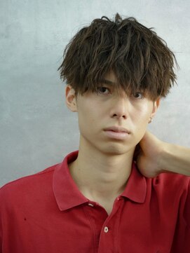 クロムトウキョウ ザ バーバー 新宿本店(CHROM TOKYO the Barber) ツーブロック刈り上げ"無造作マッシュ"ツイストスパイラルパーマ