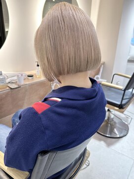 テトラ バイ ネオリーブ 横浜西口店(tetra by neolive) ミルクティーベージュ ボブ ハイトーン ブリーチ 横浜