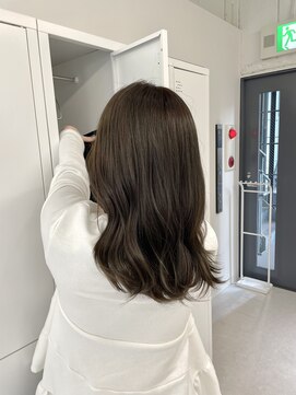 ヌーヴェル(nouvelle) くすみグレージュ×セミロング