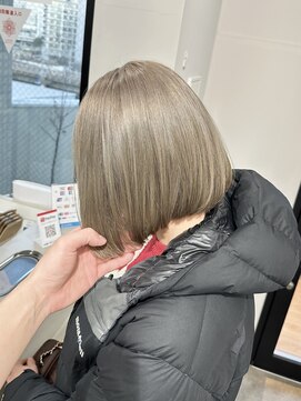 リグ 横浜(Lig.) ミルクティーグレージュカラー切りっぱなしボブダブルカラー横浜