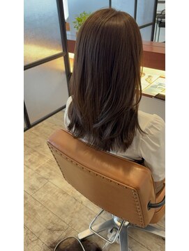 マーリャヘアー(mallia hair) やわらかい質感のウェーブ×艶カラー