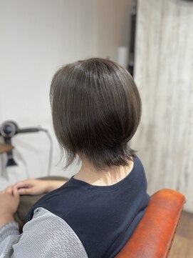 ヘアメイク アンフィ(amphi) オリーブグレージュ