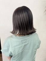 アムドット(Amu.)&nbsp;バレイヤージュケアブリーチダブルカラー切りっぱなしボブ外ハネ