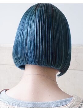 リュト(Lute) ネイビーブルー×ミニボブ