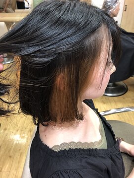 ワンナイン(One Nine) インナーカラー入り切りっぱなしボブ