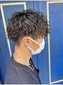 ツイストスパイラルパーマコンマヘアセンターパート束感