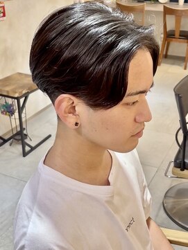 キャンバス バイ ネオリーブ 横浜西口(Canvas by neo.) センターパート ニュアンスパーマ ツーブロック 刈り上げ