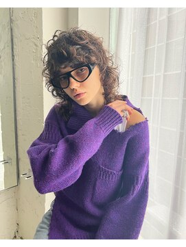 アデ オモテサンドウ(ade omotesando) ランダムなカールで作るおしゃれ女子ウルフヘア