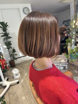 ミハス(Mijas) 前下がりボブ×ハイライト