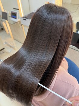 アームス リレーション(Arms Relation)の写真/【オトナ上品な艶髪/白髪ぼかし】上品なハイライトと髪質改善で、あなたらしさが輝くワンランク上の艶髪に