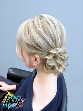 ラグズ 茅ヶ崎(LAGUZ) 【ヘアセット】ルーズサイドシニヨン×ハイトーンアレンジ茅ヶ崎