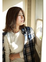 クロワール(Croire)&nbsp;外ハネミディ☆ツヤ感グレージュカラー♪【三鷹 Croire】