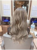 ハイトーングレージュ