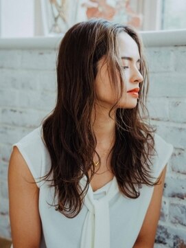 チェス(CHESS) 前髪センターパートロング