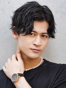 クロムトウキョウ ザ バーバー 新宿本店(CHROM TOKYO the Barber) ツイストスパイラルパーマ　ツーブロックセンターパート