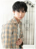 不揃いな毛束が生み出すくせ毛ショートA
