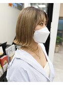 ベージュ