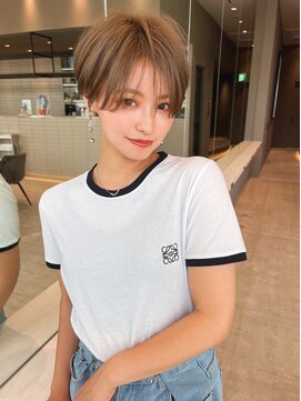 ロンド クラン 岡崎(Lond Clan) シアーベージュで大人可愛いハンサムショートヘア