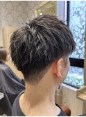 アップバング束感ショートツーブロックスキンフェードハイライト