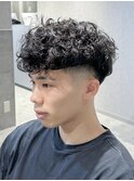 短めスペインカールツーブロックフェード