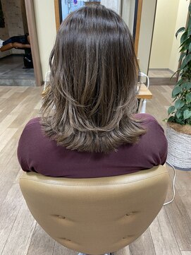 ミュー 天満橋(MEU) 大人女性の明るめレイヤーたっぷりスタイル