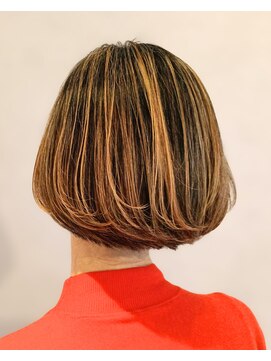 モック(moc) 大人気切りっぱなしボブ×ハイライトカラー